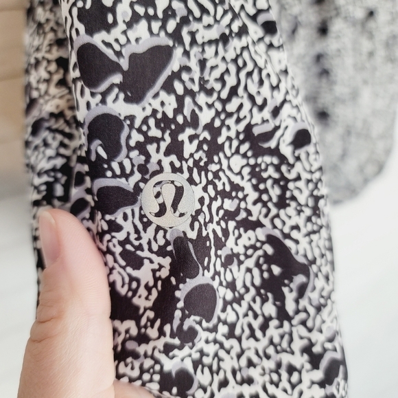 Lululemon Tracker Short V 4" Inch Sporadic Black Rhino Grey, sz 4 - Picture 6 of 7